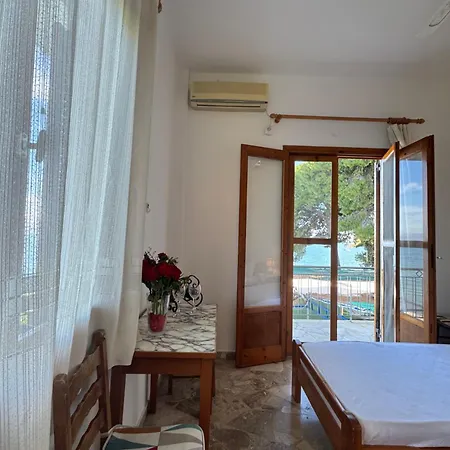 Cherronisi Apartment *