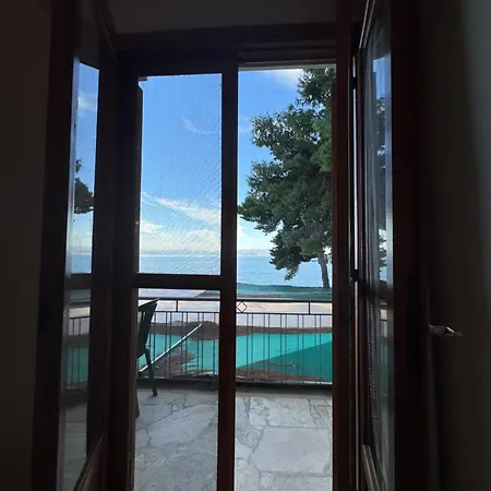Apartment Cherronisi *